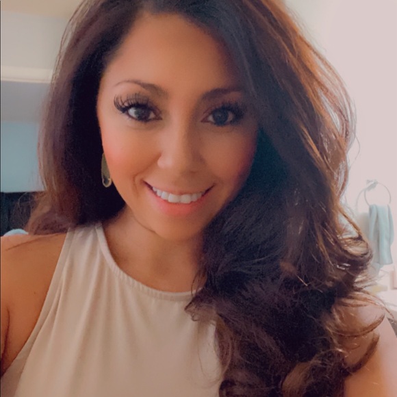 Profile Picture of Jacqueline Gomez (@jackiec0320) on Poshmark