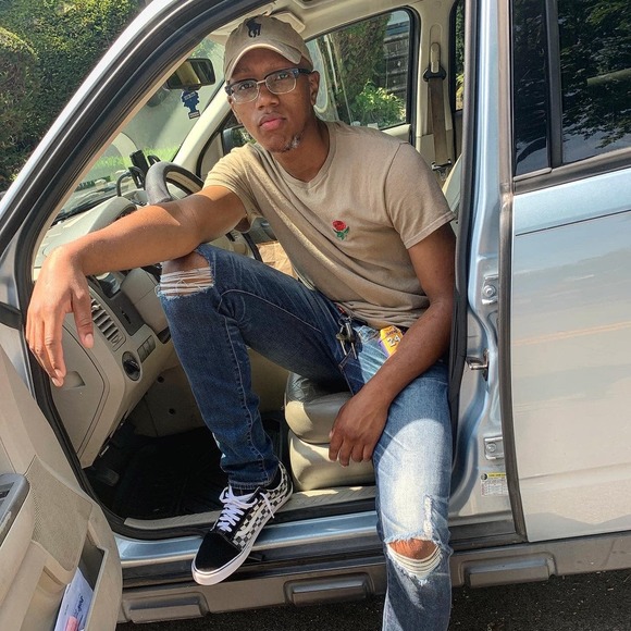 Profile Picture of Carl Benbow (@carl810__) on Poshmark
