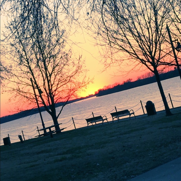 Profile Picture of Briana Navarro (@navbri) on Poshmark