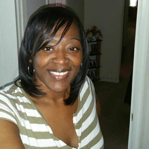Profile Picture of Tonya Felder (@lavette721) on Poshmark