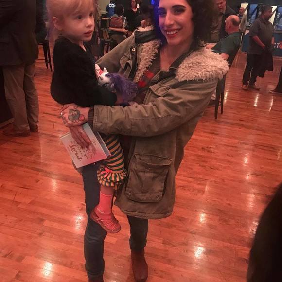 Profile Picture of Kimberly Crusenberry (@kcrusenberry) on Poshmark