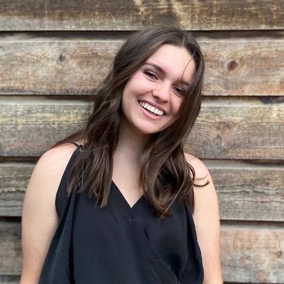 Profile Picture of Tia Smart (@tiajsmart) on Poshmark