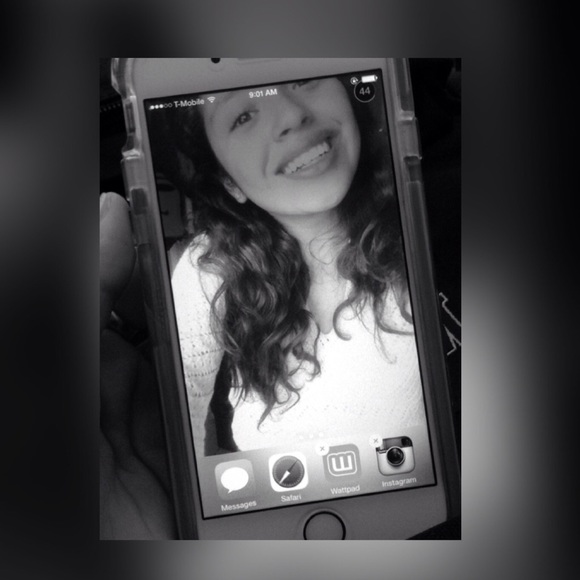 Profile Picture of Maria Portugal (@_marialvaa) on Poshmark