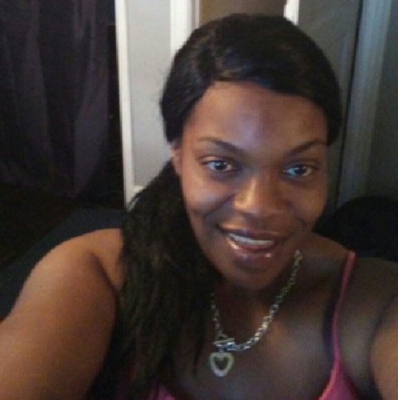 Profile Picture of Ayesha Gibbs (@coated_carmel) on Poshmark