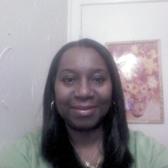 Profile Picture of Sandra Holt (@sandipurple) on Poshmark