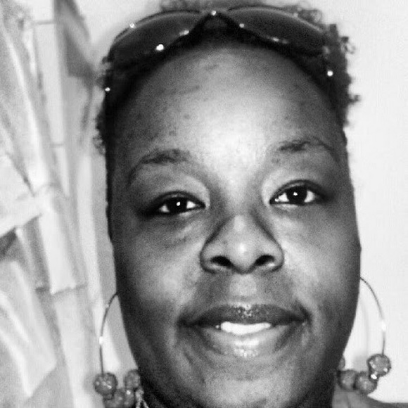 Profile Picture of Kenyetta Wren (@kenyettawren) on Poshmark