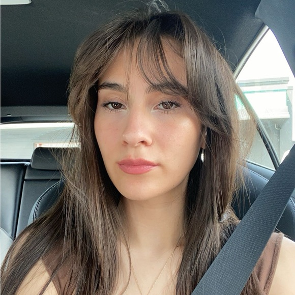 Profile Picture of Avellina Rodriguez (@avellinatamez) on Poshmark