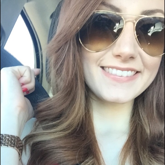 Profile Picture of Bianca Cavazos (@bcavazos33) on Poshmark