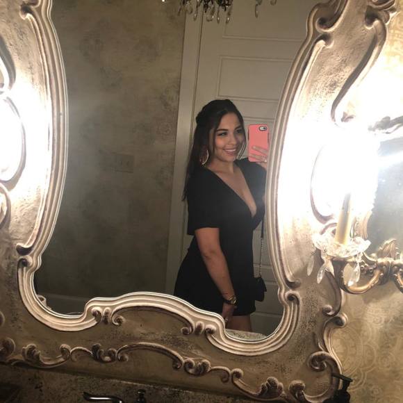 Profile Picture of Karla Tizol (@karlatizol) on Poshmark