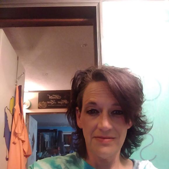 Profile Picture of Shawna Bradshaw (@shawnabradshaw) on Poshmark