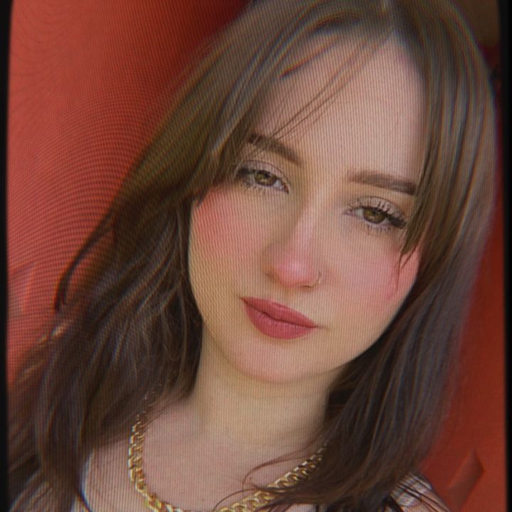 Profile Picture of Paula Tella (@pautear) on Tiktok