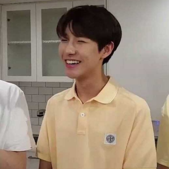 Profile Picture of Lucas Wong (@kunxtea) on Poshmark