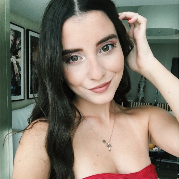 Profile Picture of Luiza Rego (@luizarego) on Poshmark