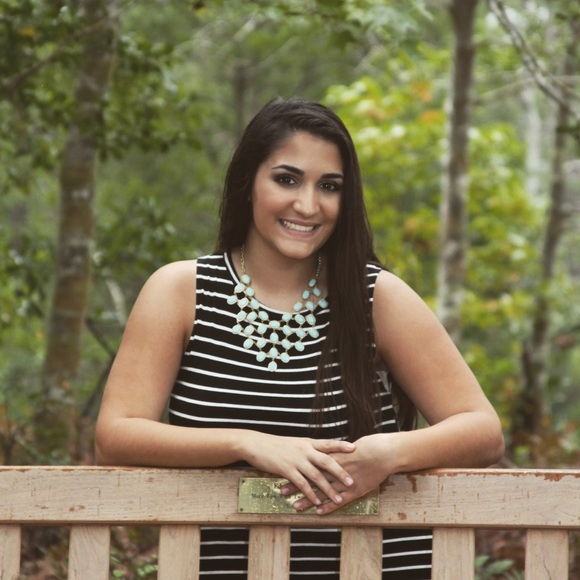 Profile Picture of Claudia Camlin (@claudiacamm22) on Poshmark