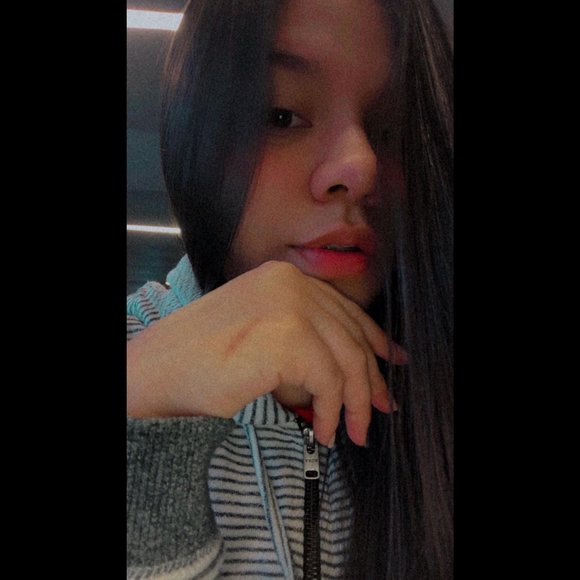 Profile Picture of Daniela Prada (@aranzadaniela1) on Poshmark