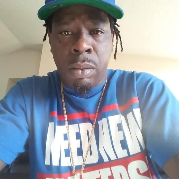 Vert Diesel - Poshmark Profile Picture of Vert Diesel (@vertdiesel) on Poshmark