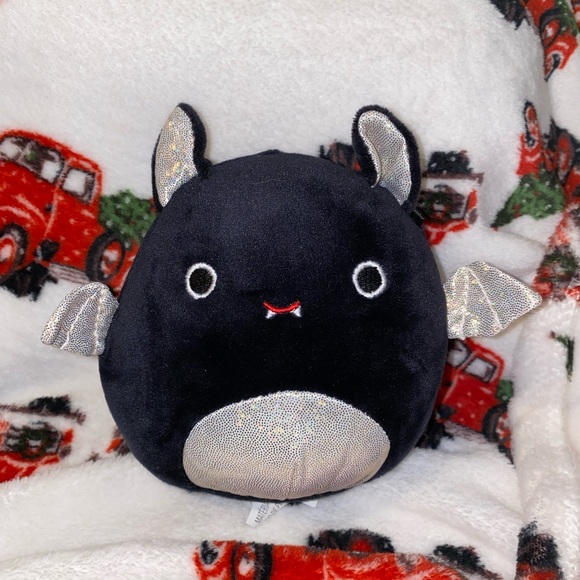 Profile Picture of Emily Clowe (@eclowe) on Poshmark