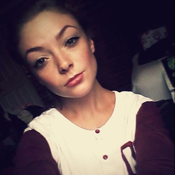 Profile Picture of Brittney Pelrine (@brittneyxlp) on Poshmark