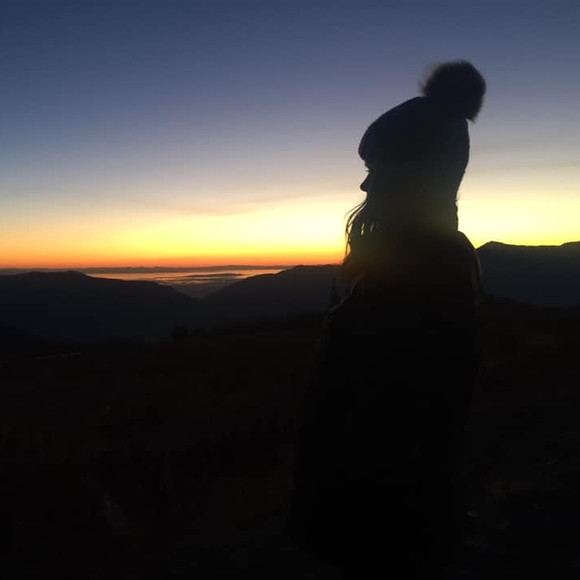 Profile Picture of Robin Ray (@mybelief2013) on Poshmark