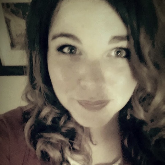 Profile Picture of Randa Stone (@randa_stone) on Poshmark