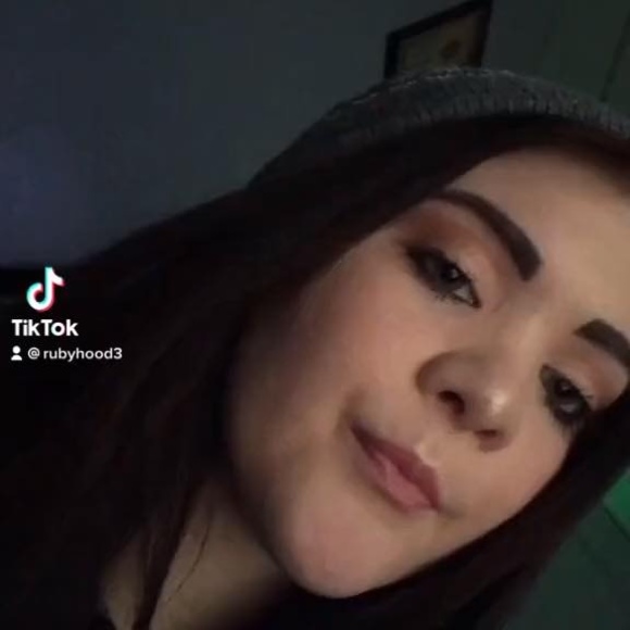 Profile Picture of Ruby Hood (@mellyroo6) on Poshmark