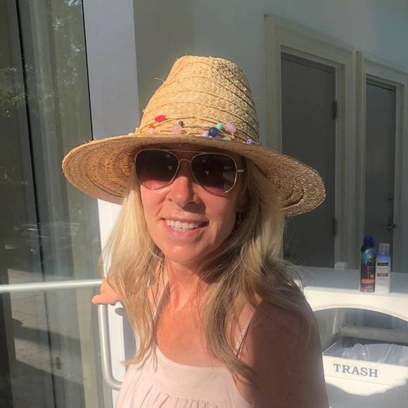 Caron Chalstrom - Poshmark Profile Picture of Caron Chalstrom (@caronchalstrom) on Poshmark