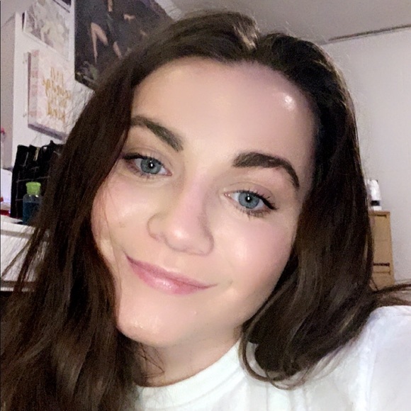 Profile Picture of Katelyn Denney (@ksdenney) on Poshmark