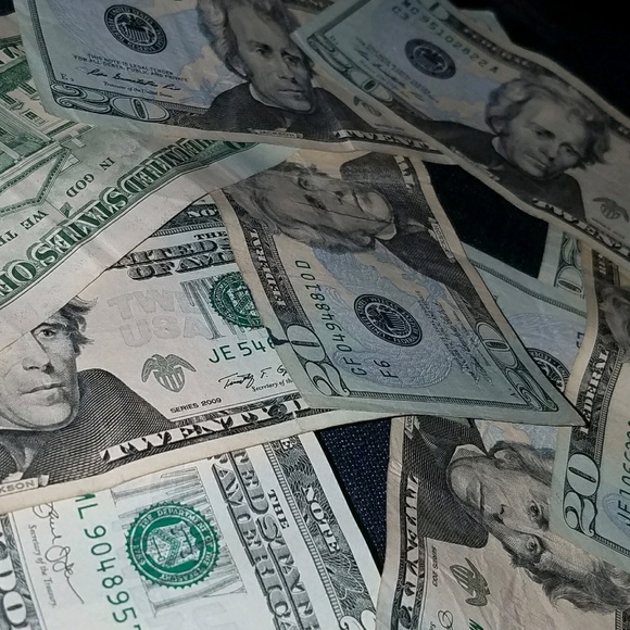 Profile Picture of Jon Van b (@jjjooonnnvvvbbb) on Poshmark