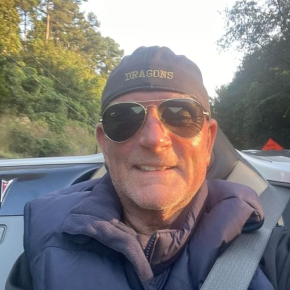 Profile Picture of Lee Wright (@awesomeroofs) on Poshmark