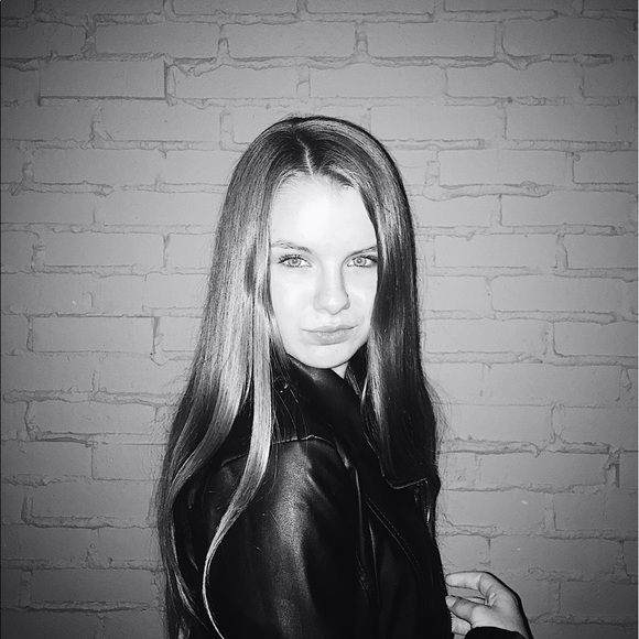 Profile Picture of Christine Brenneis (@rlbrenn193) on Poshmark