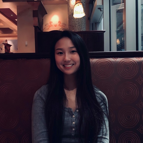 Profile Picture of Shelly Yu (@shell_baby) on Poshmark