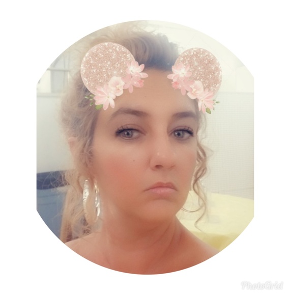 Profile Picture of Ivett Farkas (@ivett_1977) on Poshmark
