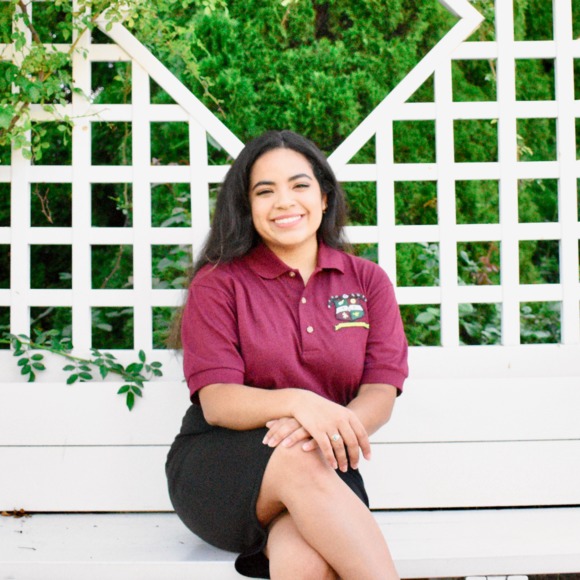 Profile Picture of Julia Alvarez (@juliagulia330) on Poshmark