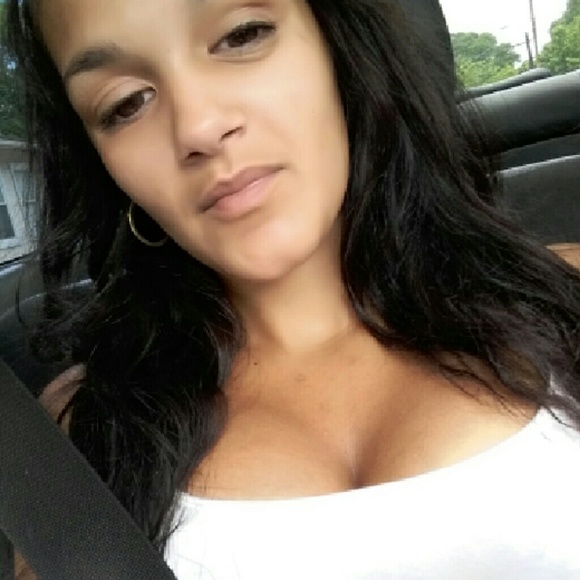 Profile Picture of Cassandra Vazquez (@cassfrank72) on Poshmark