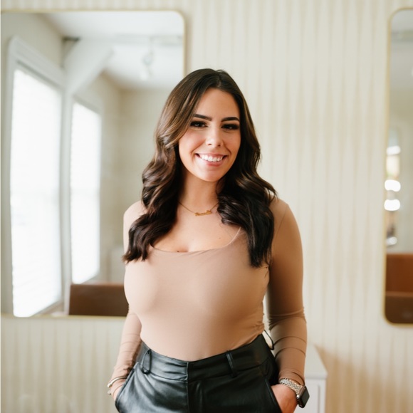 Profile Picture of Amanda Gilboy (@amanda_gilboy) on Poshmark