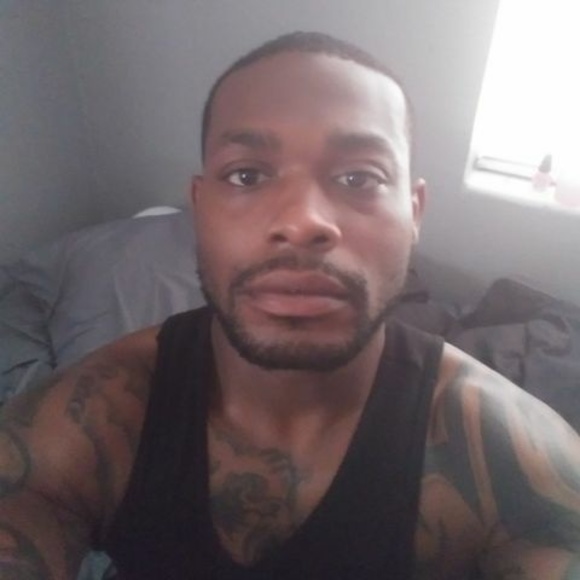 Profile Picture of Courtney Millender (@courtneymillend) on Poshmark