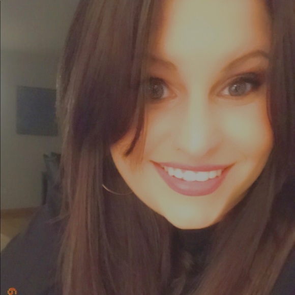 Profile Picture of Jillian Koehler (@jillianmkoehler) on Poshmark