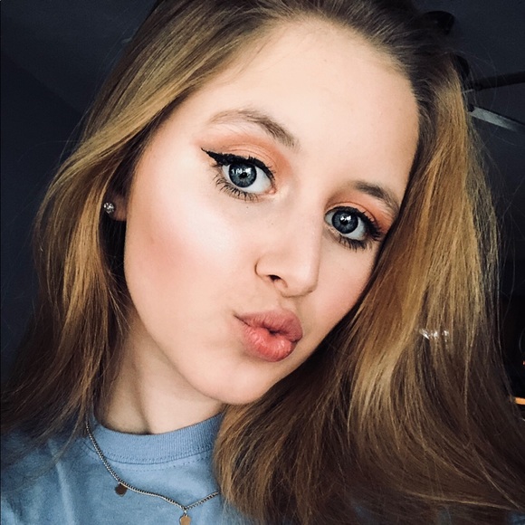 Profile Picture of Alaina Watson (@alainawatson) on Poshmark