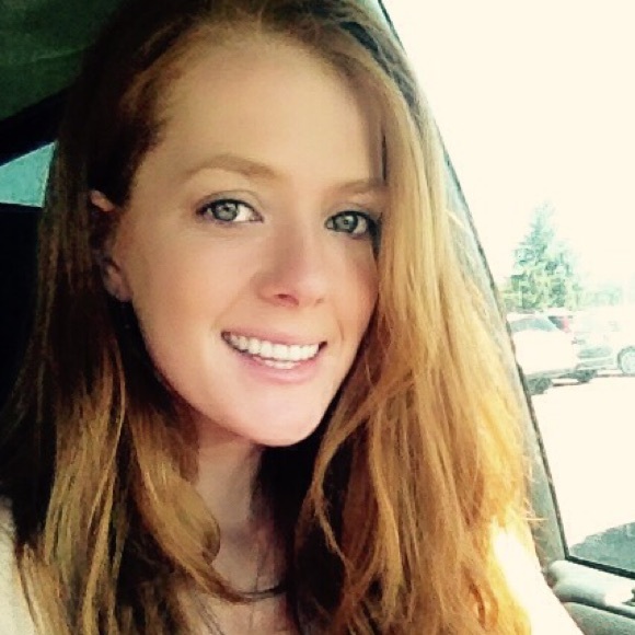 Profile Picture of Elizabeth Martinek (@herqueen87) on Poshmark