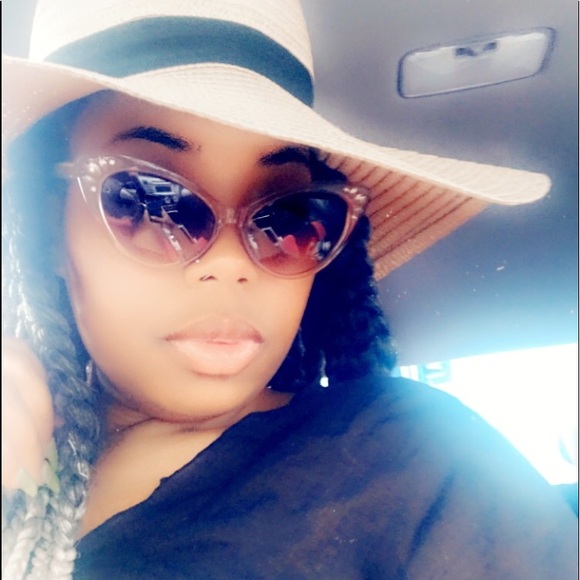 Profile Picture of Mz nicca Gowans (@shanedriagowans) on Poshmark