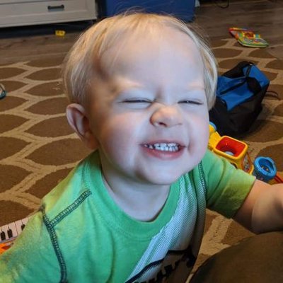 Profile Picture of Julie Thomas (@jules42905) on Twitter