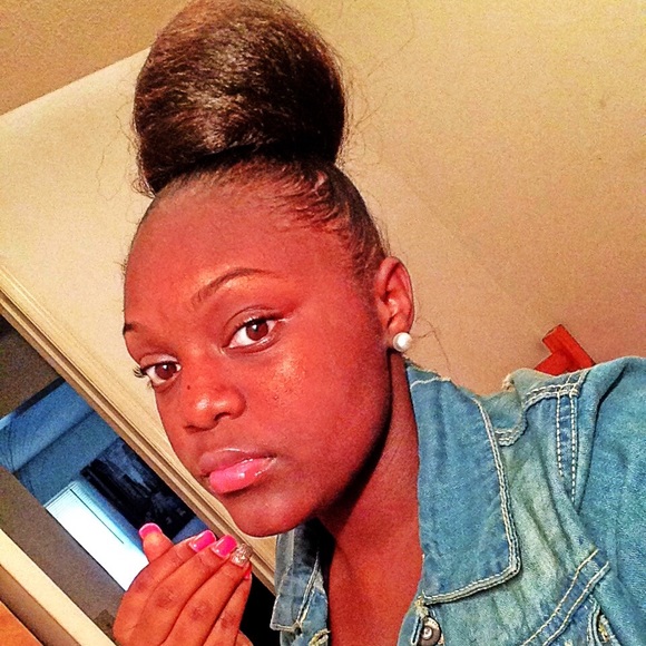 Profile Picture of Lai Jones (@lai_j) on Poshmark