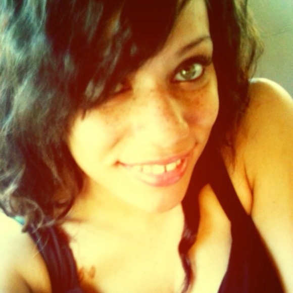 Profile Picture of Tikoya Wiget (@tikoyaa) on Poshmark