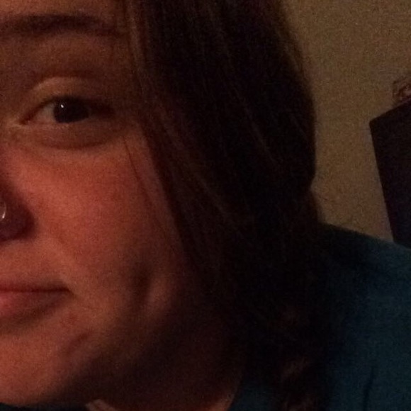 Profile Picture of Abby Shinebarger (@skittles2018) on Poshmark