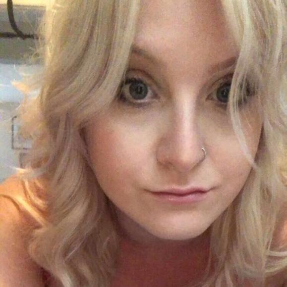 Profile Picture of Sam Hillier (@bumblebees_11) on Poshmark