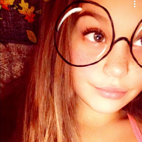 Profile Picture of Bella Swarner (@bellababy2002) on Poshmark