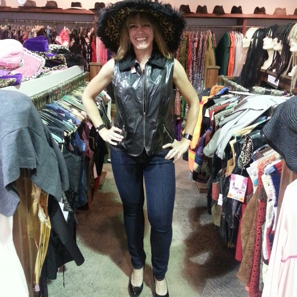 Profile Picture of Lea Adams (@cyclinggirl) on Poshmark