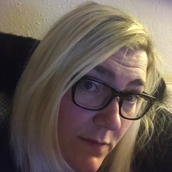 Profile Picture of Taracina Zebley (@anicarat) on Poshmark