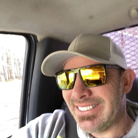 Profile Picture of Brandon Devaney (@brandondevaney) on Poshmark