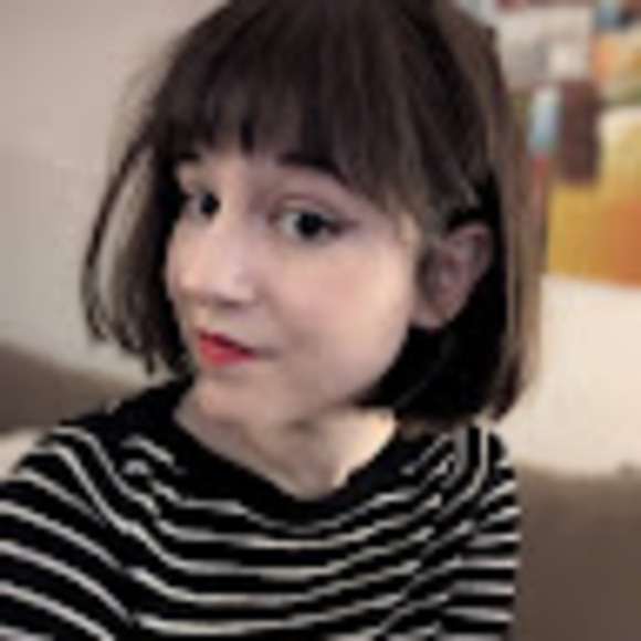 Profile Picture of Eva Zielinski (@ezielinski93) on Poshmark